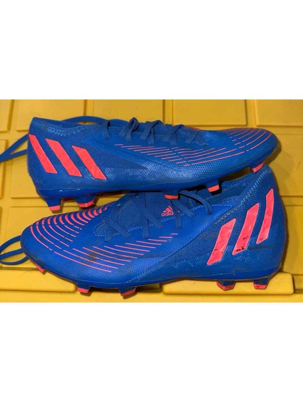 Adidas predator soccer cleats size 5